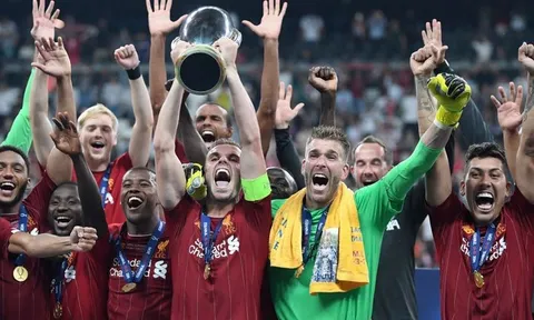 HLV của West Ham từng muốn giữ Adrian
