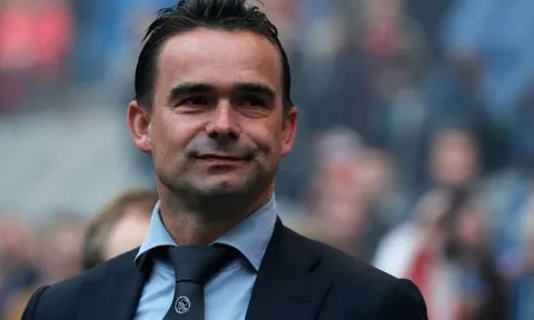 Huyền thoại Hà Lan từ chối Barcelona, quyết ở lại Ajax