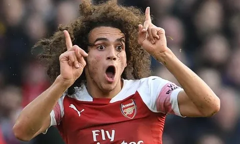 "Những đường chuyền của cậu ấy xé toạc Tottenham"