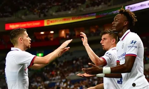 "Mặc áo số 9 của Chelsea rất áp lực, mong là cậu ấy sẽ vượt qua"