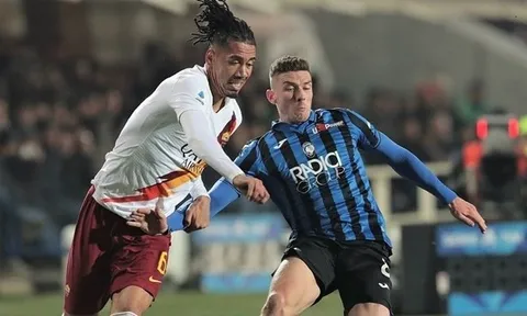 Smalling mắc sai lầm, tự mở cánh cửa trở về Man Utd