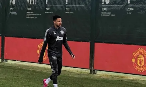 'Số 10 thảm họa' trở lại, fan Man Utd đồng loạt nói lời sâu cay