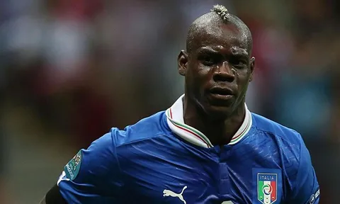 Mario Balotelli bị cảnh sát mời lên đồn vì trò chơi dại