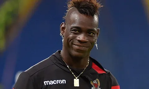 SỐC: Chứng nào tật nấy, Balotelli lại giở thói "chơi ngông"