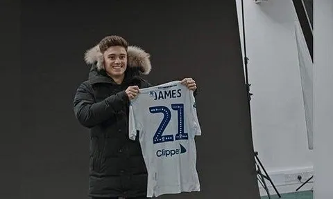 SỐC! Daniel James khóc ngất, khoác áo đối thủ truyền kiếp của M.U