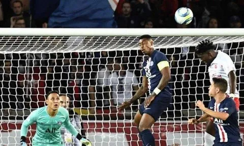 SỐC! Đội trưởng PSG 'ngáo ngơ' khó tin buộc trọng tài phải can thiệp