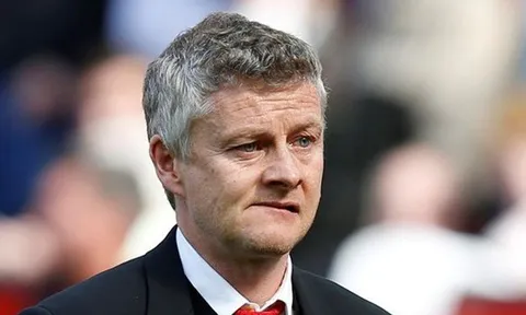 SỐC! Fan Liverpool chơi trội, 'xát muối' Man Utd với 1 thông điệp