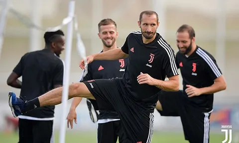 SỐC! Juventus đón hung tin trước thềm đại chiến