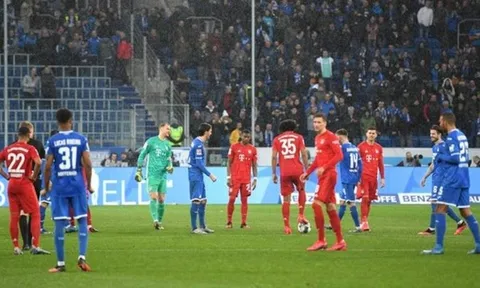 SỐC! Ngưng cống hiến chuyên môn, sao Bayern - Hoffenheim "đá bóng ma" hơn 10 phút