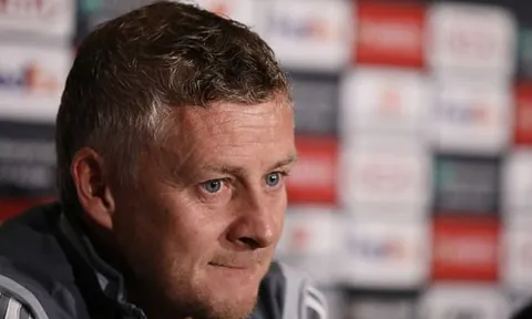 Solskjaer: "Đó là sân tệ nhất tôi từng thấy"