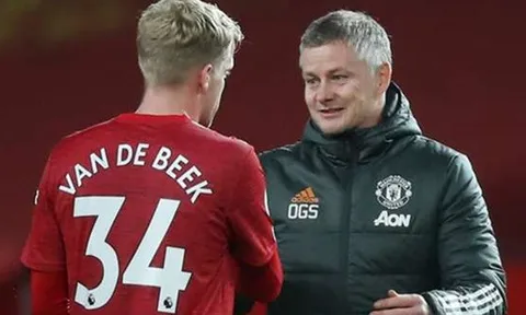 XONG! Solskjaer ấn định vị thế của Van de Beek tại Man Utd