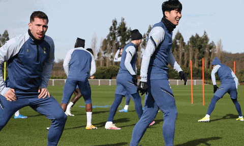 Spurs lụn bại, bất ngờ với thái độ của Mourinho và học trò