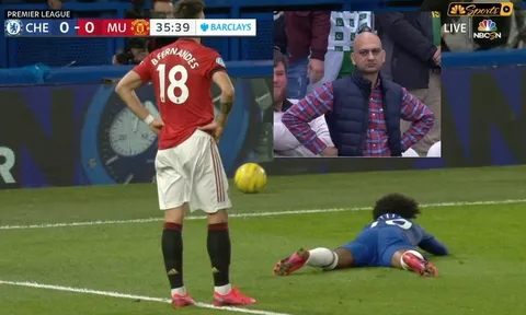 Willian vấp cỏ, Fernandes hóa 'Disappointed Mohammad Akhtar'
