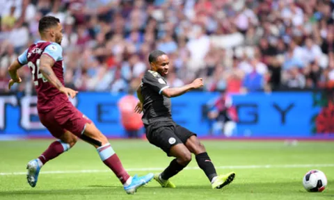 Sterling bùng nổ, Man City "làm gỏi" West Ham với chiến thắng hủy diệt