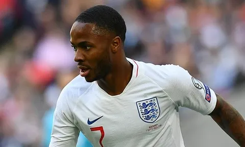 Sterling: "Cậu ấy năn nỉ tôi chuyền cho 1 quả"