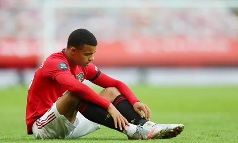 Sự hèn nhát của Solskjaer đang kìm hãm MU