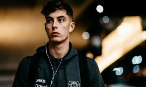 "Sự kết hợp giữa Ballack và Ozil, cậu ấy sẽ giúp Chelsea giành được những danh hiệu"