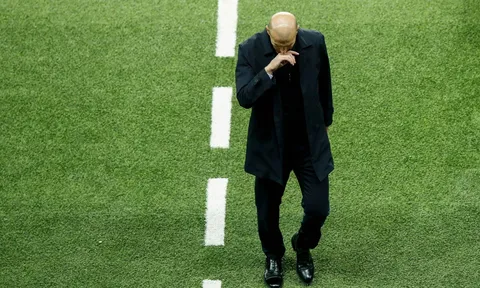 Sự thật là Zidane "mất phép" hay bị cầu thủ "đâm sau lưng"?
