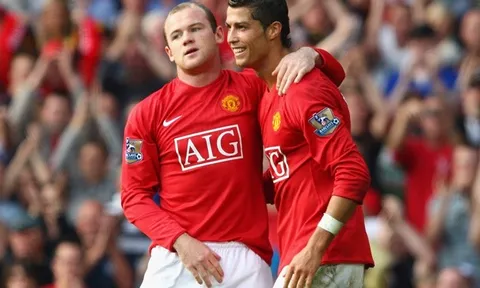 Man Utd mua Ronaldo và Rooney, 'sao đa năng' phản ứng ra sao?