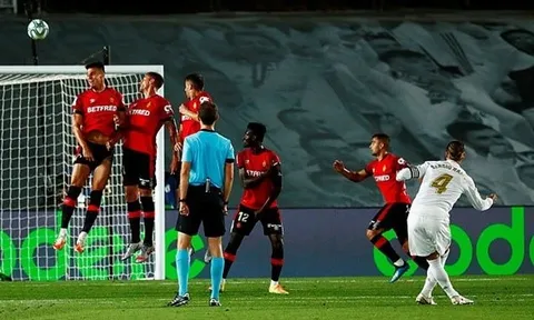 Sút phạt như David Beckham, Sergio Ramos giúp Real xây chắc ngôi đầu