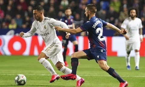Hazard trở lại không cứu được CLB, Real mất ngôi đầu cho Barcelona