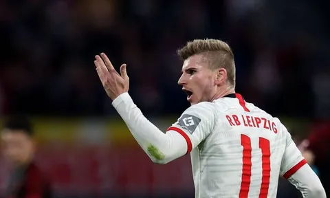 "Nhìn tam tấu của Liverpool, cậu ấy sẽ muốn đầu quân cho họ?"