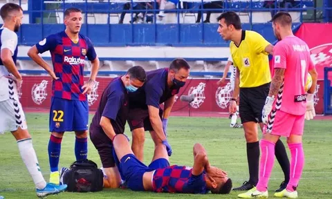 Tài năng trẻ chấn thương, Barca gặp rắc rối lớn trước màn đụng độ Napoli