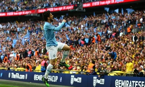 Tạm biệt David Silva - Chàng 'nhạc trưởng' 10 năm có 1 của Man City