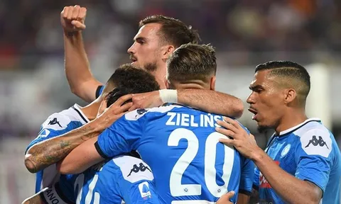 "Tam tấu" MIC tỏa sáng, Napoli nhọc nhằn đánh bại Fiorentina