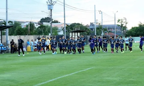 HLV Akira Nishino và “phù thủy” Park Hang-seo thay phiên “tung hỏa mù”