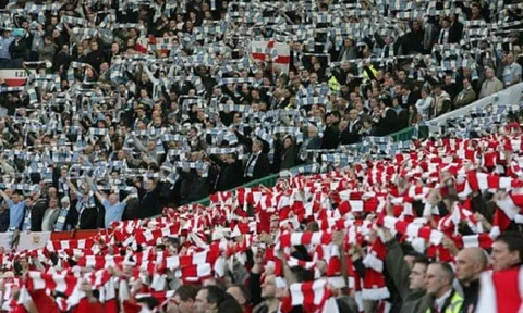 Thảm họa hàng không Munich từng mang United - City xích lại gần nhau