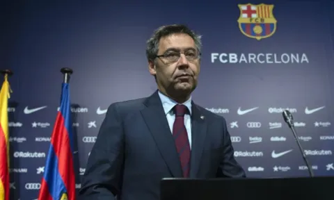 Tham thì thâm, Barca trước viễn cảnh mất 2 "siêu bom tấn" 300 triệu!
