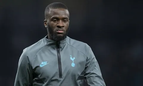 Phòng ngự như đi bộ, 'quái vật' Tottenham khiến fan phẫn nộ hết sức