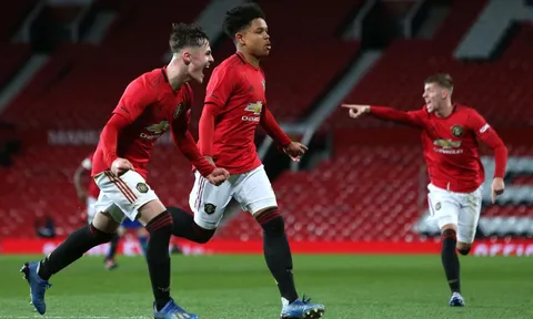 "Thần đồng" 16 tuổi nổ súng, Man Utd thắng kịch tính vào bán kết