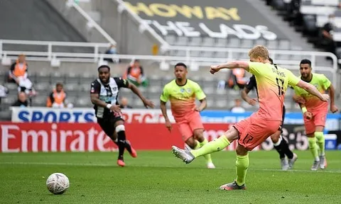 Thắng dễ Newcastle, Man City đụng Arsenal ở bán kết