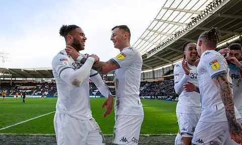 Thắng hủy diệt, Leeds của 'phù thủy' Bielsa rất gần thiên đường Premier League