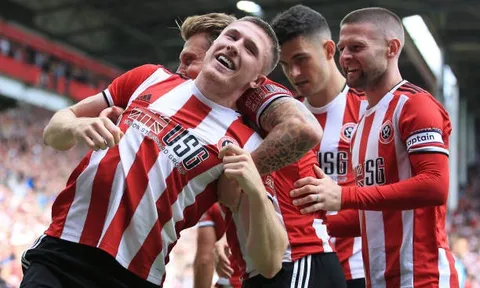 Thắng trận đầu tiên, tân binh Premier League san bằng điểm số với Man City