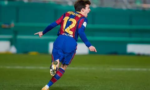 Riqui Puig hóa người hùng, Antoine Griezmann có phản ứng thú vị