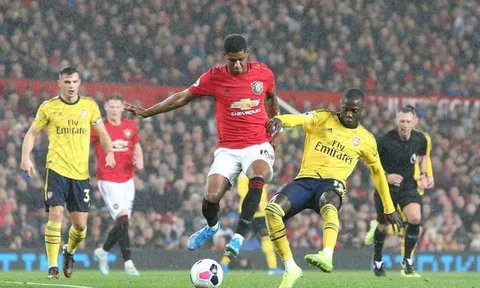 'Thật buồn cười. Mọi người chỉ trích Man Utd, còn Arsenal thì không'