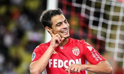 Thâu tóm "Kẻ sánh ngang Mbappe", Man United đụng độ 8 ông lớn