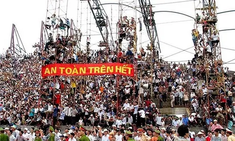 Thấy gì từ số lượng khán giả kỷ lục của sân Thiên Trường?