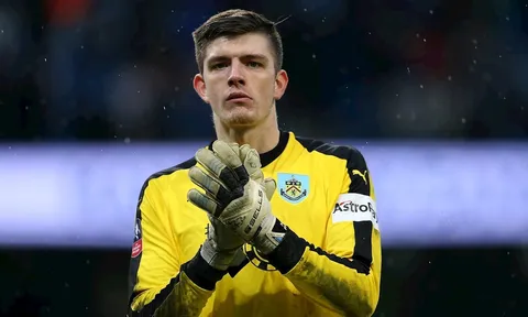 Thay Kepa, Chelsea nhắm mua thủ môn tuyển Anh