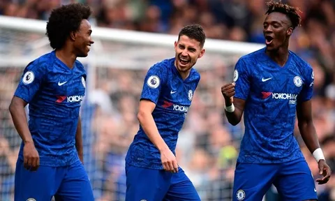 'Thay vì ăn mừng, cậu ấy chạy thẳng tới khu vực kỹ thuật của Chelsea'