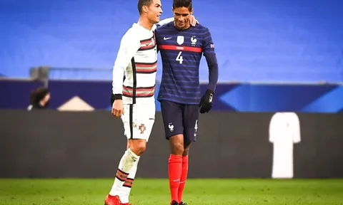 Thay vì Varane, Man Utd hãy tất tay cho 'gã khổng lồ' của La Viola