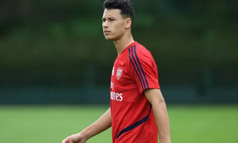 Thể hiện trên sân tập, tân binh Arsenal để lộ số áo 'khủng'