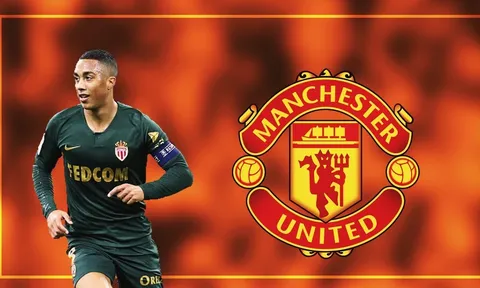 'Thế thân Pogba' đặt chân đến Anh, ký HĐ kỷ lục khiến Man Utd ôm hận