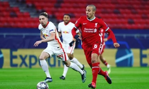 Thiago Alcantara bị chỉ trích, Jurgen Klopp phản đối kịch liệt