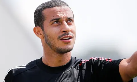 Thiago cập bến Liverpool, 1 tiền vệ sắp phải ra đi