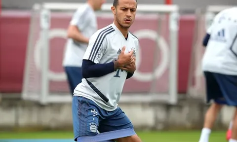 Thiago và Hernandez đem 2 thông tin trái chiều cho Bayern