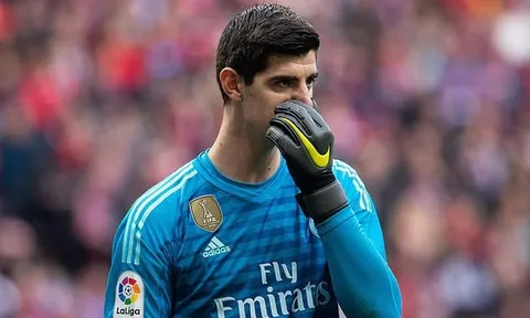 Thibaut Courtois hành động xấu hổ, CĐV Real chỉ muốn độn thổ